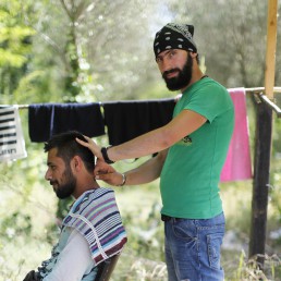 Wasim’s makeshift hair salon. Photo: Phil Le Gal / Hans Lucas.